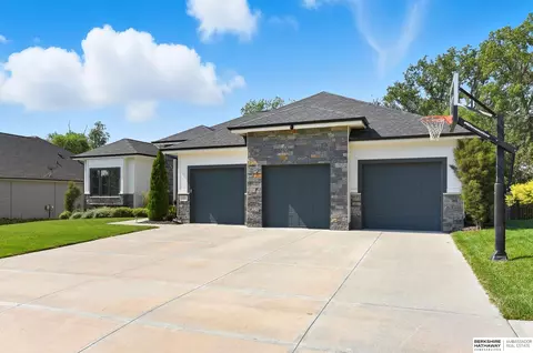 11018 S 174 St, Omaha, NE 68136