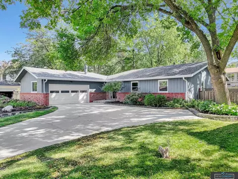 7811 South St, Lincoln, NE 68516