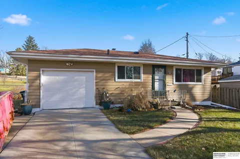 3065 S 45th St, Omaha, NE 68105