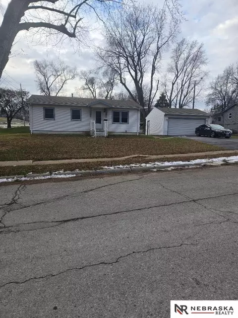 1103 Sunny Ln, Bellevue, NE 68005