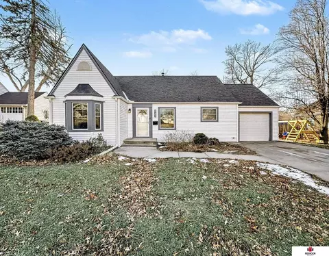 1819 Perkins Blvd, Lincoln, NE 68502
