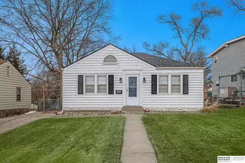 7710 Maywood St, Ralston, NE 68127