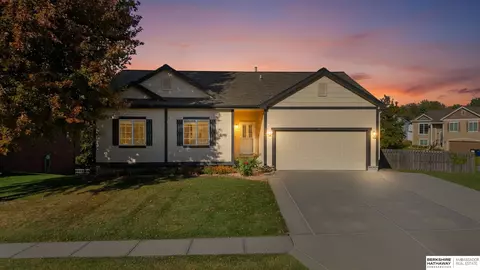 9706 Florence St, La Vista, NE 68128