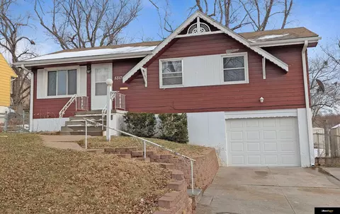 5317 N 64 St, Omaha, NE 68104