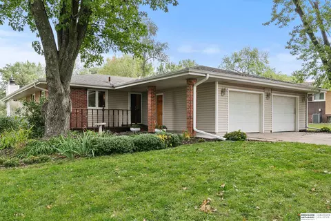 7620 Vine St, Lincoln, NE 68505