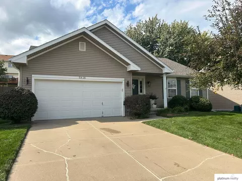 5818 S 158th St, Omaha, NE 68135