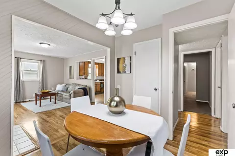 4464 S 61st St, Omaha, NE 68117