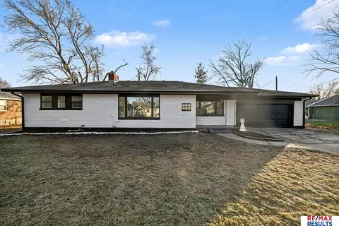 8339 Izard St, Omaha, NE 68114