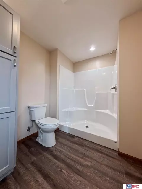 Bath - 308 E Amity St, Clarks, NE 68628 photo 2 of 4