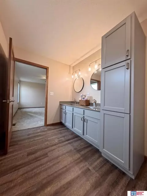 Bath - 308 E Amity St, Clarks, NE 68628 photo 3 of 4