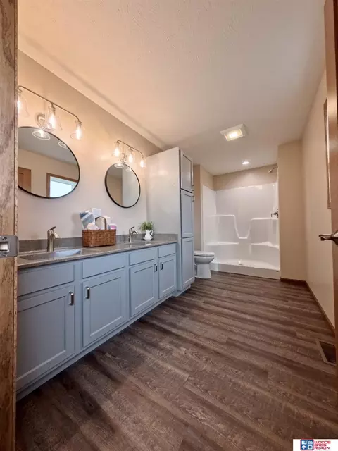 Bath - 308 E Amity St, Clarks, NE 68628 photo 1 of 4