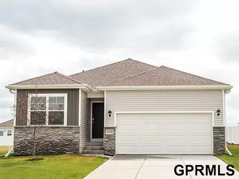 11913 S 114th Ave, Papillion, NE 68046