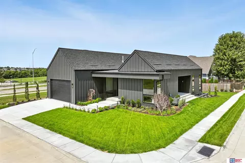 8440 Birkett Pl, Lincoln, NE 68526