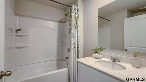Bath - 13705 Vane St, Omaha, NE 68142 photo 1 of 1