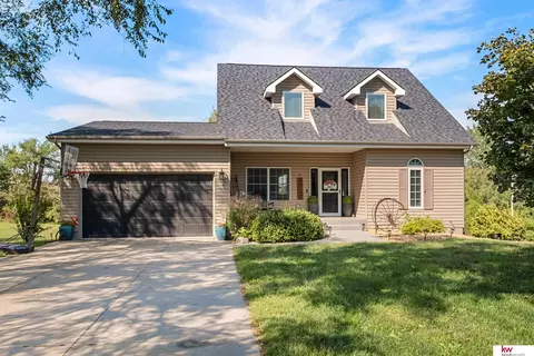 1917 Beaver Lake Blvd, Plattsmouth, NE 68048