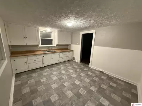 1419 Grant St, Beatrice, NE 68310 photo 4