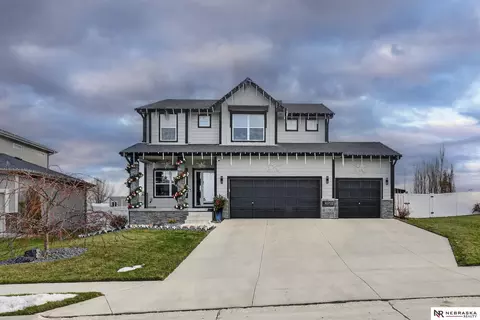 10702 Laramie St, Papillion, NE 68046