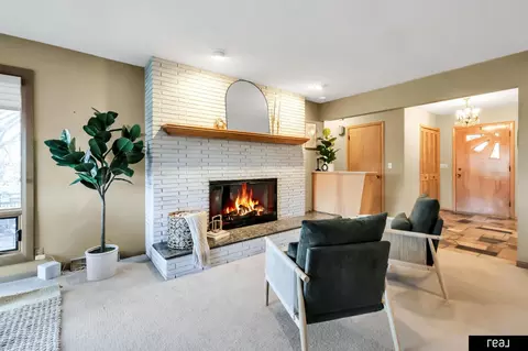 3715 S 49th St, Omaha, NE 68106