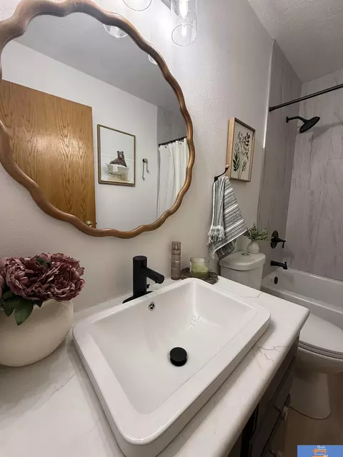 Bath - 1408 Ashland Ave, Beatrice, NE 68310 photo 2 of 5