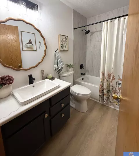 Bath - 1408 Ashland Ave, Beatrice, NE 68310 photo 1 of 5