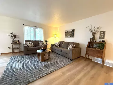 Living - 1408 Ashland Ave, Beatrice, NE 68310 photo 3 of 6