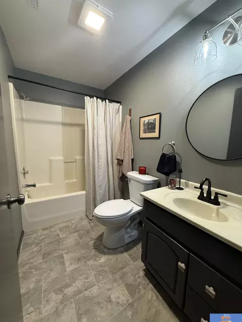 Bath - 1408 Ashland Ave, Beatrice, NE 68310 photo 5 of 5