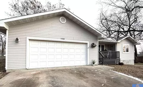 Exterior - 1408 Ashland Ave, Beatrice, NE 68310 photo 5 of 10
