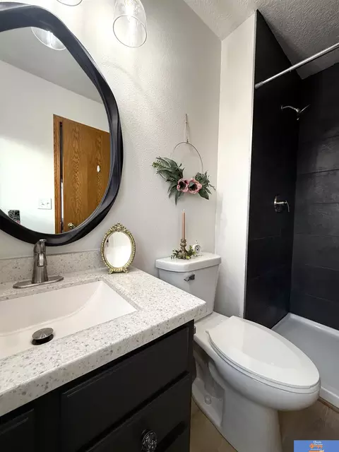 Bath - 1408 Ashland Ave, Beatrice, NE 68310 photo 4 of 5