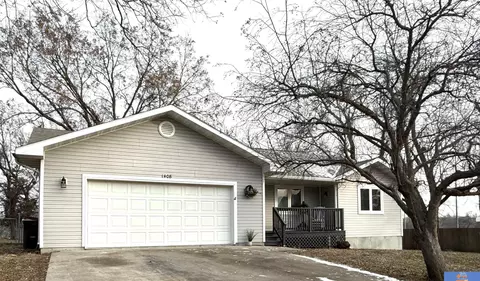 Exterior - 1408 Ashland Ave, Beatrice, NE 68310 photo 4 of 10