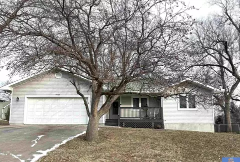 Exterior - 1408 Ashland Ave, Beatrice, NE 68310 photo 2 of 10