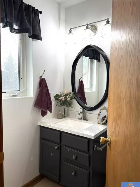 Bath - 1408 Ashland Ave, Beatrice, NE 68310 photo 3 of 5