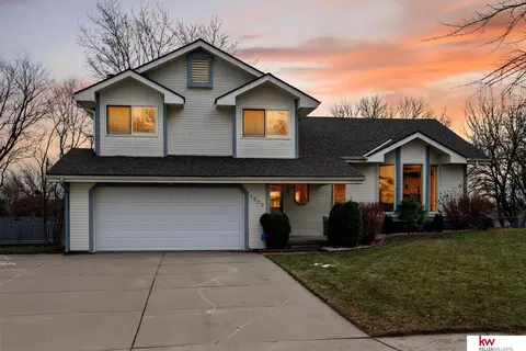 1609 Madison Cir, Papillion, NE 68046