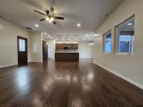 Living - 811 S Saunders Ave, Sutton, NE 68979 photo 1 of 2