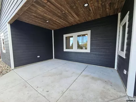 Exterior - 811 S Saunders Ave, Sutton, NE 68979 photo 2 of 8