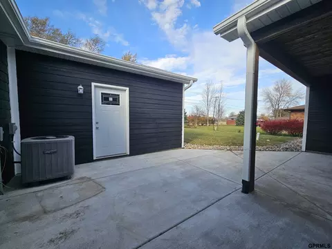 Exterior - 811 S Saunders Ave, Sutton, NE 68979 photo 1 of 8