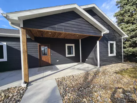 Exterior - 811 S Saunders Ave, Sutton, NE 68979 photo 6 of 8