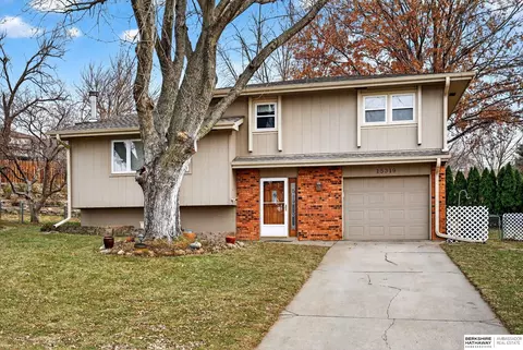 15319 Sarpy Cir, Omaha, NE 68137