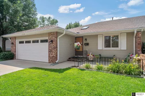 1310 Edgewood Blvd, Papillion, NE 68046
