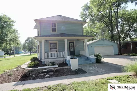 611 Juniper Ave, Crete, NE 68333