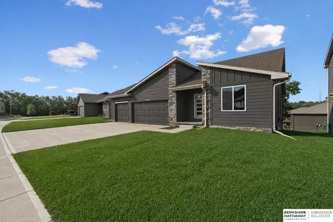 8954 S 21st St, Bellevue, NE 68147