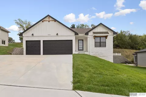 906 Southridge Dr, Louisville, NE 68037