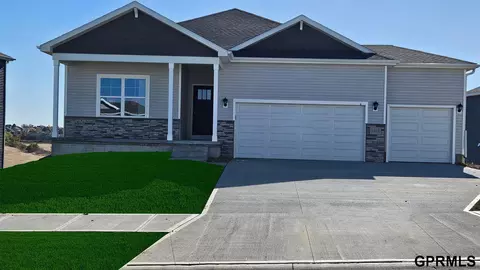 9111 Alexandra Rd, Papillion, NE 68157