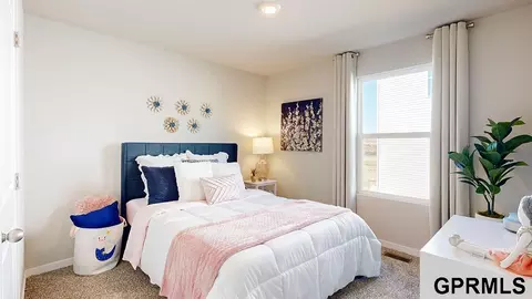 Bedroom - 17031 Craig St, Bennington, NE 68007 photo 3 of 4