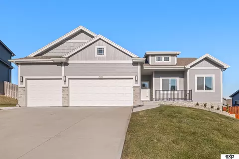 17608 Palisades Dr, Omaha, NE 68136