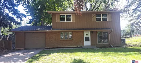 7321 York Ln, Lincoln, NE 68505