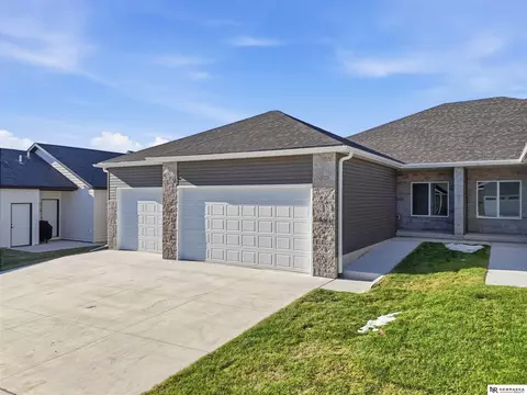 5851 S 95th St, Lincoln, NE 68526