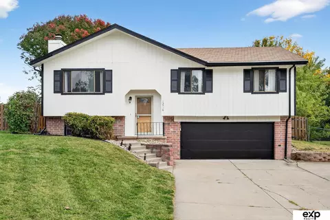 13518 Washington Cir, Omaha, NE 68137