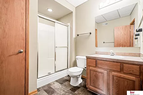 Bath - 16632 Olive St, Omaha, NE 68136 photo 2 of 4