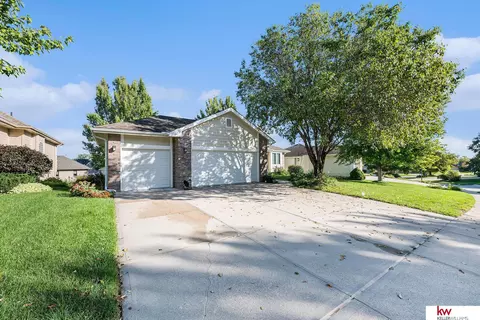 16632 Olive St, Omaha, NE 68136