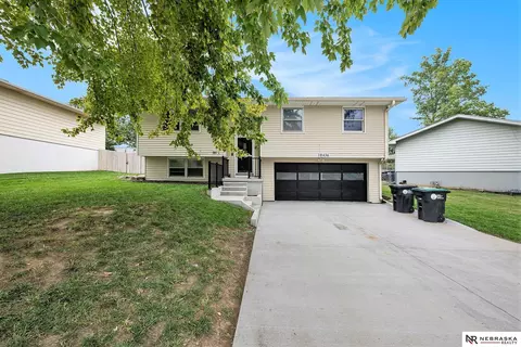 10436 M St, Omaha, NE 68127
